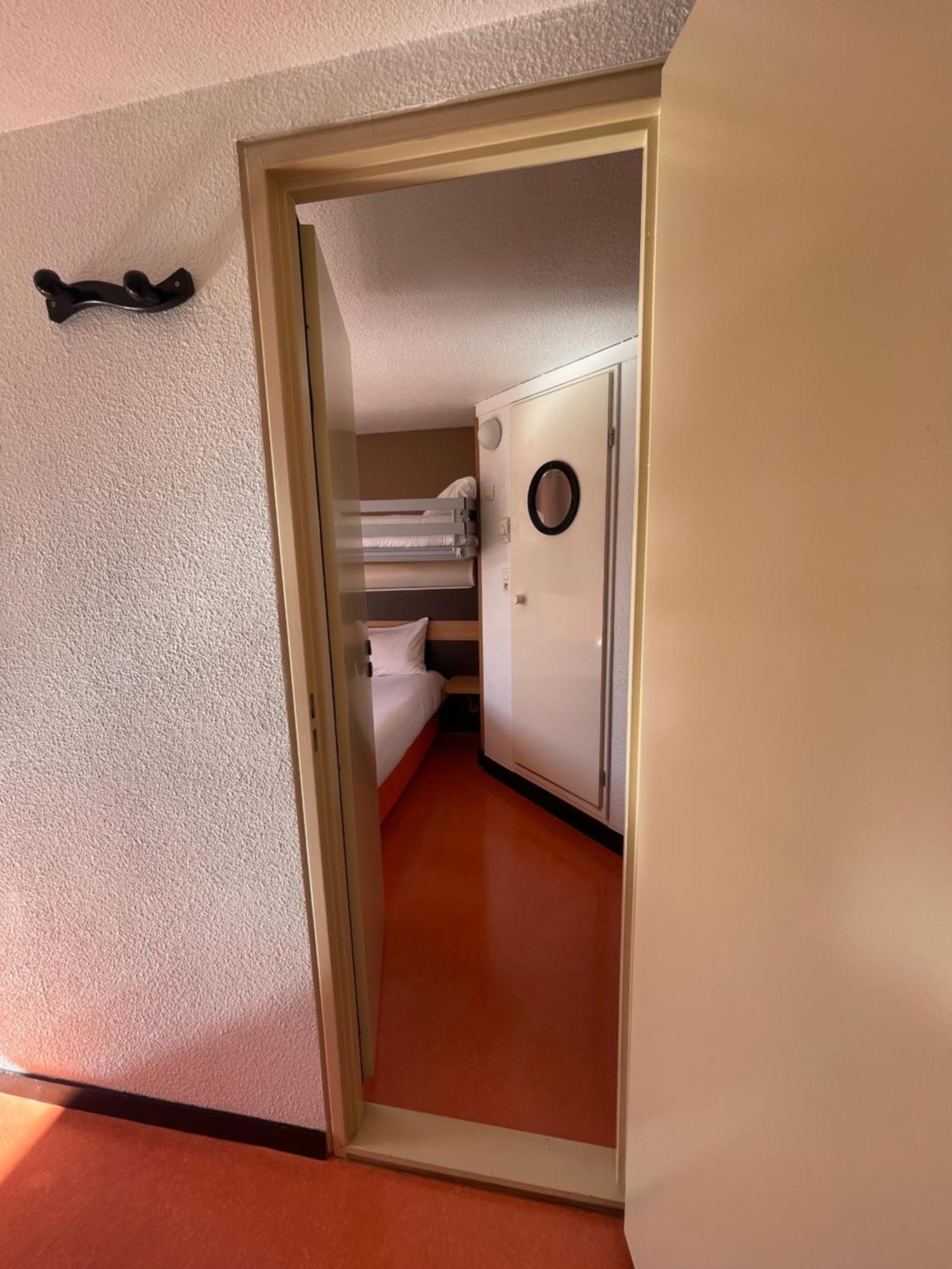 Hotel Premiere Classe Amiens Est - *