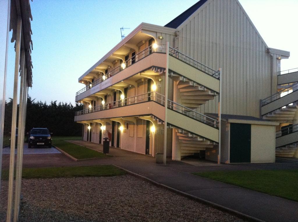 Premiere Classe Amiens Est - *